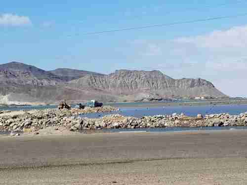 مسئول محلي بعدن يقدم مقترحاً لحل مشاكل الأراضي