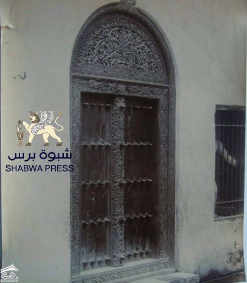 سرقة آثار مساجد عدن.. "هائل سعيد" يسطوا على مسجد "باجنيد" في خور مكسر