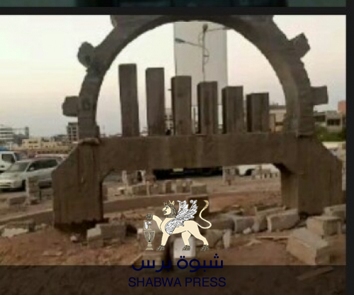 في غفلة من المسئولين: شمعدان يهودي يمني في أحد شوارع المعلا
