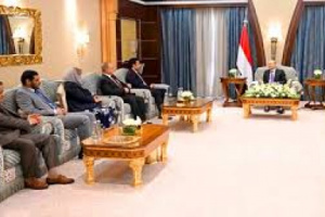 ما هو الثمن: العليمي يمنح "الغيثي والمخلافي" امتيازات بدرجة رئيس وزراء 