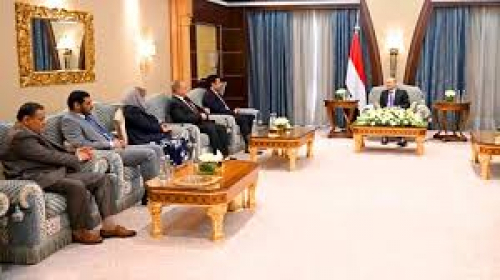 ما هو الثمن: العليمي يمنح "الغيثي والمخلافي" امتيازات بدرجة رئيس وزراء 