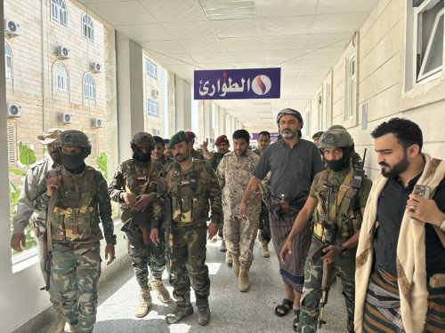 الشيخ الجفري يزور جرحى هجوم المحفد الإرهابي بمستشفى بن زايد بعتق