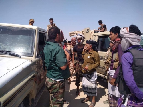 رئيس انتقالي أبين يزور المواقع القتالية المتقدمة شرقا باتجاه شقرة