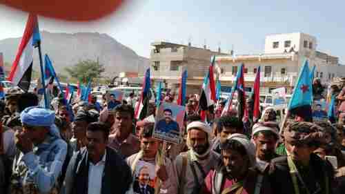 الالاف من أبناء شبوه يشاركون في تأبين الشهيد "تاجرة القميشي بمديرية حبان العرم 