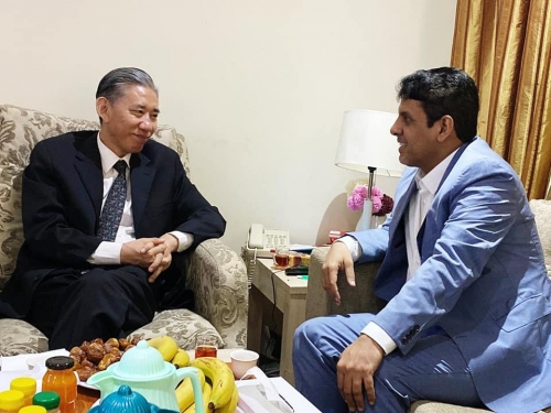الشيخ "راجح باكريت" يناقش مع السفير الصيني مساهمة بلادة في مشاريع البنية التحتية بالمهرة