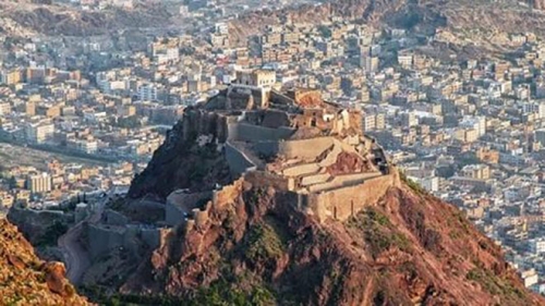 تعـز القـريبــة.. عبء الجغرافيا والدخان