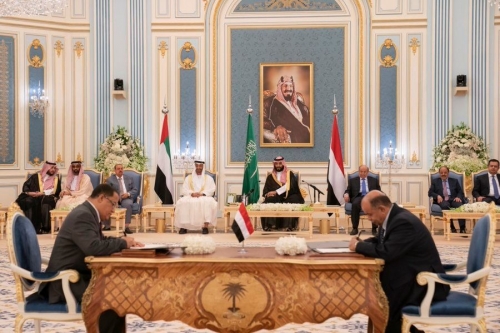 محلل سياسي : الشرعية في الجنوب اليوم لإتفاق الرياض مثلما في صنعاء لـ "اتفاق السلم والشراكة" 
