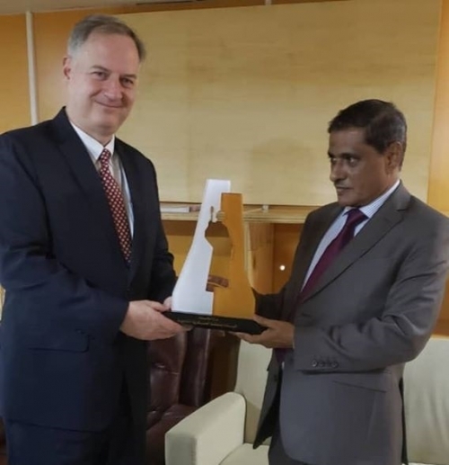 السفير الأمريكي لدى اليمن : أنظار واشنطن ليست بعيدة عن حضرموت