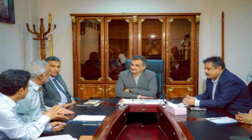 محافظ العاصمة "عدن" يلتقي لجنة مناقصات شراء الوقود