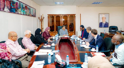 المحافظ لملس يلتقي رئيس بعثة اللجنة الدولية الصليب الأحمر بالعاصمة عدن