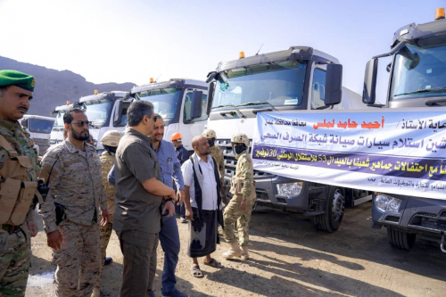 بتكلفة مليون 623 ألف دولار: محافظ العاصمة عدن يدشن استلام وعمل عدد من سيارات الصرف الصحي 