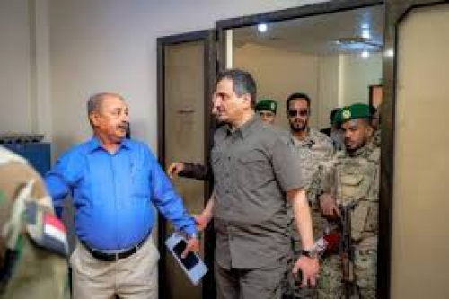 لملس يتفقد أوضاع مكتب الصناعة والتجارة ويشدد على ضرورة اضطلاعه بدوره الرقابي