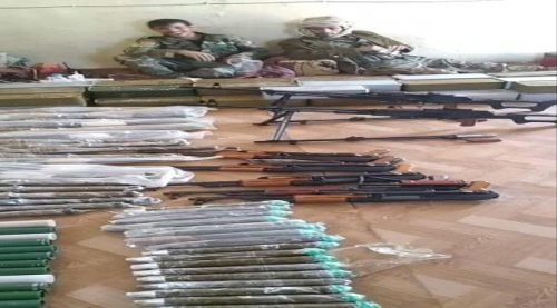 الحزام الأمني في يافع يضبط أسلحة وذخائر متنوعة ومطلوبا أمنيا