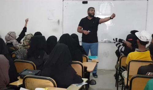 خليفة الإنسانية تنظم دروس تقوية لطلاب الثانوية بسقطرى