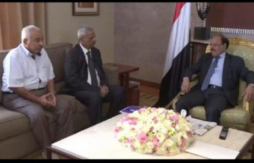 محافظ لحج يتصرف بأراضي واعدة بالثروات النفطية ليتملكها متنفذ يمني