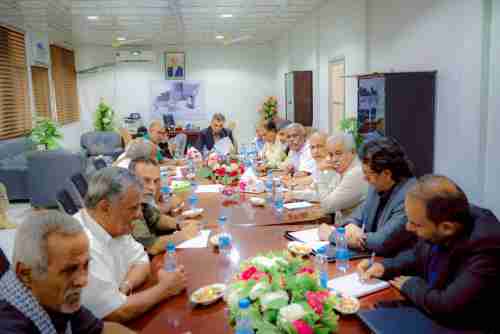 المحافظ لملس يرأس اجتماعاً موسعاً لمناقشة  أسباب غلاء أسعار الأسماك وسُبل ضبطها