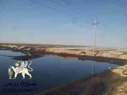 تحذير من كارثة بيئية بسبب التلوث النفطي وسلطة #شبوة الاخوانية تلتزم الصمت رغم المخاطر 