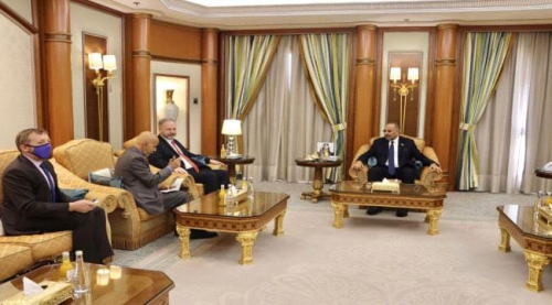 لقاء الزبيدي بالسفير الأمريكي يمثل انفتاح غربي نحو القضية الجنوبية ورسالة أمريكية أوروبية للداخل والخارج