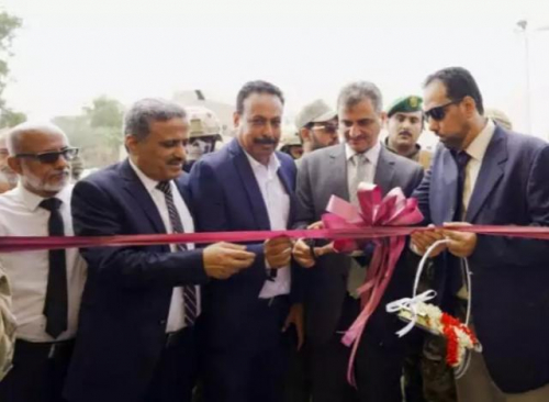 محافظ العاصمة عدن يفتتح المرحلة الأولى لمشروع توسعة صندوق صيانة الطرق والجسور 