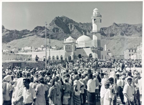 مراجيح وفرق نحاسية وحلوى.. عدن تُحيي التسامح بزيارة "العيدروس"