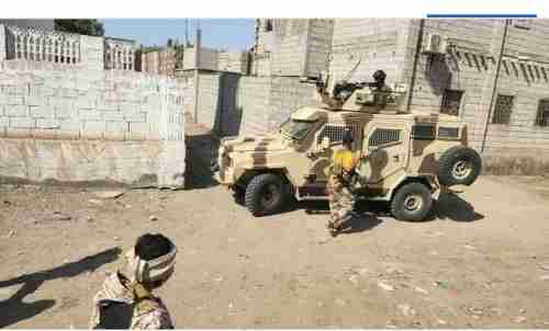 الحزام الأمني ينفذ حملة أمنية واسعة ضد المنازل المشتبهة في عاصمة أبين