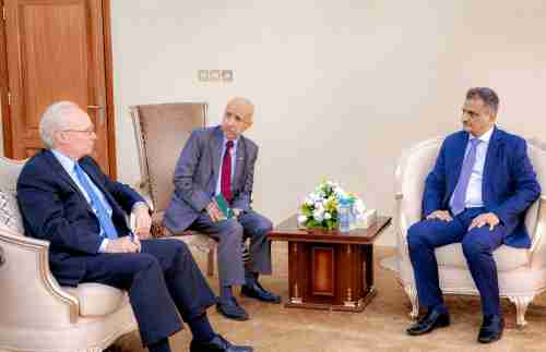 محافظ عدن "لملس" يلتقي المبعوث الأمريكي في عدن