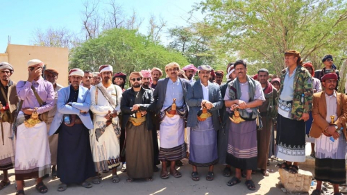 الشيخ "عوض الوزير" يستقبل وفدا كبيرا من قبائل حمير.