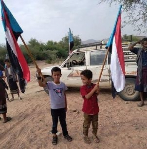 ناشطون شبوانيون ينسحبون من لقاء الوطاة بعد منعهم من رفع علم الجنوب المخضب بدماء الشهداء