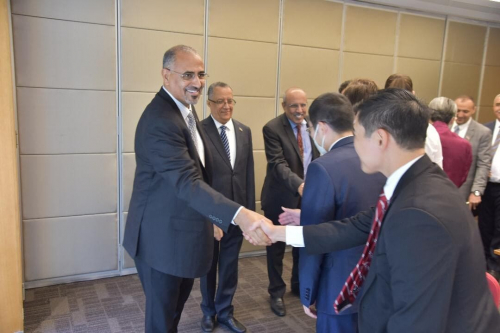 الرئيس الزُبيدي يعقد جلسة مباحثات مع سفراء الدول الدائمة العضوية بمجلس الأمن