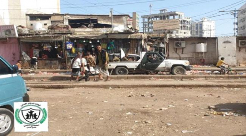بتوجيهات "لملس": قوات الحزام الأمني تواصل ازالة المخالفات والأسواق العشوائية بالشيخ عثمان