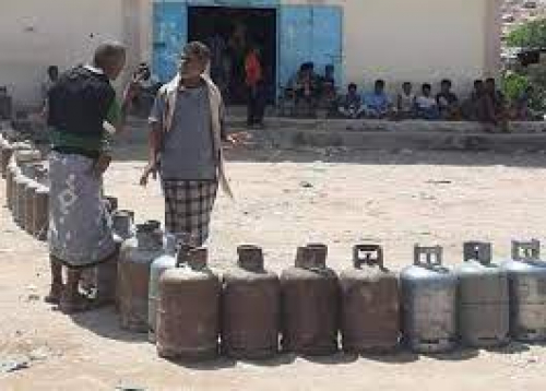 في محافظة الثروات: أزمة الغاز المنزلي تضاعف معاناة ابناء شبوة 