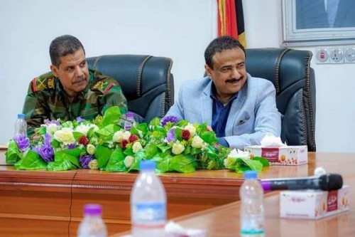 رتبة الجمهورية اليمنية العسكرية على كتف ضابط جنوبي في شبوة