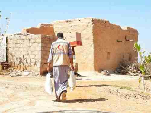 هلال الإمارات يوزع 10.5 طن مساعدات على 2365 فردا في شبوة