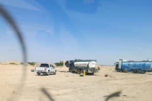 حلف الهضبة يقطع الوقود عن المكلا ويحوله إلى سوق سوداء