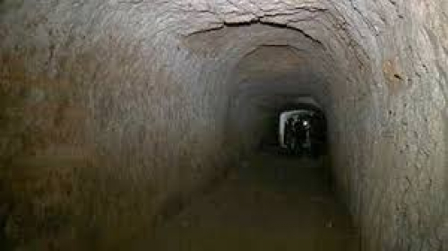 الأنفاق سلاح الحوثيين الجديد.. جيش اليمن في أضعف حالاته