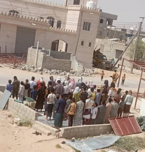 الإصلاحيون والسلفيون ينهبون مساجد الجنوب والمهرة بالقوة والخديعة