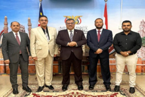 سفيرٌ يمنيٌّ وطنه الحقيقي بطاقة حزبه.. تحويل السفارة من ممثل للدولة إلى مكتبٍ حزبي