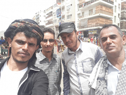 أحمد الواحدي.. شابٌ شبواني يطرده جشع الحرامية من عدن (صور)