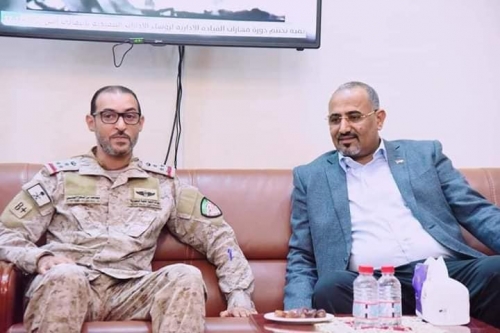الرئيس الزُبيدي يستقبل قائد قوات التحالف ويناقش معه سُبل تنفيذ اتفاق الرياض