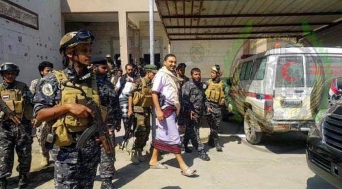 قائد المقاومة الجنوبية بشبوة يزور معسكر لواء حماية المنشآت الحكومية