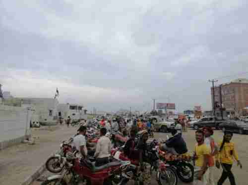 قوات التحالف في عـدن تمنع حركة الدراجات النارية الغير مرقمة بعدن ومصادرة الأسلحة الغير مرخصة