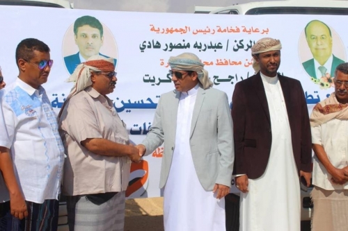 محافظ المهرة يدشن مشروع دعم صندوق النظافة ب 12 عربة "قلاب"