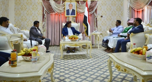 المحافظ "باكريت" يلتقي مدير البرنامج السعودي بالمهرة لمناقشة المشاريع الاستراتيجية الملحة للمحافظة