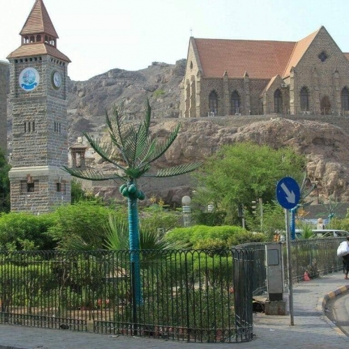 قتلى وجرحى في انفجار قنبلة يدوية بسوق القات بكريتر