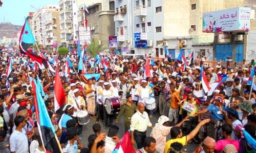 الانتقالي حضور على الأرض .. أسهم في هزيمة الأجندات الخارجية وتعزيز حضوره الشعبي
