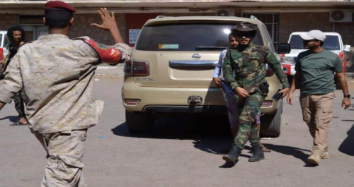 موكب لمدير أمن " حكومة الأطفال" يثير الاستغراب والاستهجان في شوارع عدن