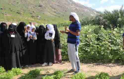 طالبات زهراء سقطرى يزرن مزرعة خليفة الإنسانية النموذجية