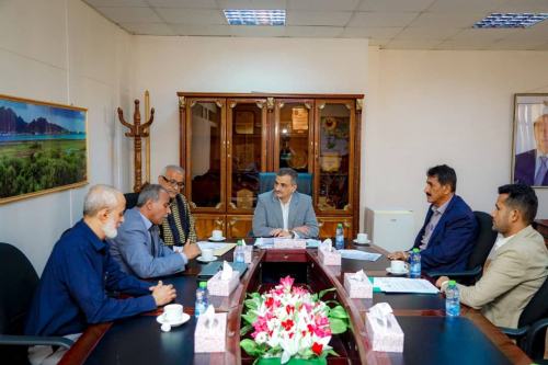 في اجتماع برئاسة المحافظ لملس.. إقرار تخصيص مخططات سكنية لأسر الشهداء والجرحى 