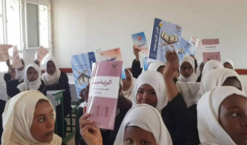 خليفه الإنسانية تدعم 1719 طالبا في حديبو بالكتب الدراسية