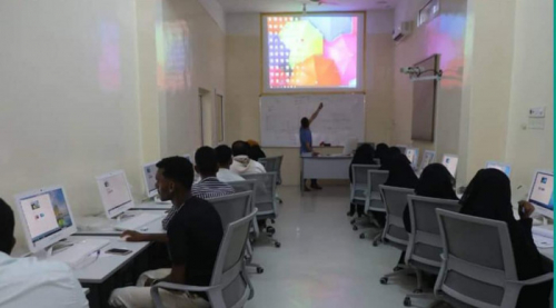 عشرات الطلاب يلتحقون بدورات تدعمها خليفة الإنسانية في سقطرى